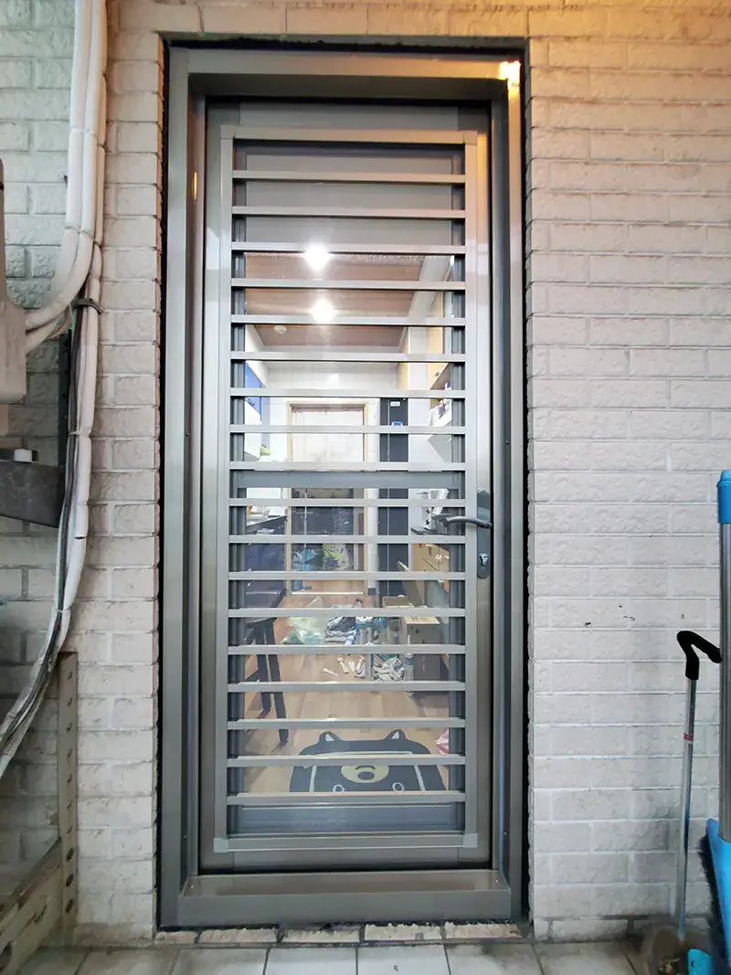 廚房陽台門卡卡?一扇「三合一通風門」全部解決