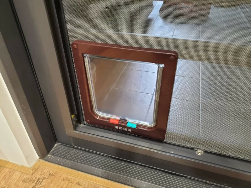 通風門下方加裝小型貓門