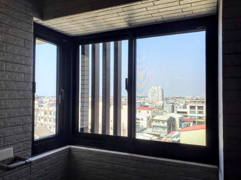 台南 新化 長青街 文旅宜居 後陽台鋁窗設計 氣密窗 推射窗 摺疊紗窗