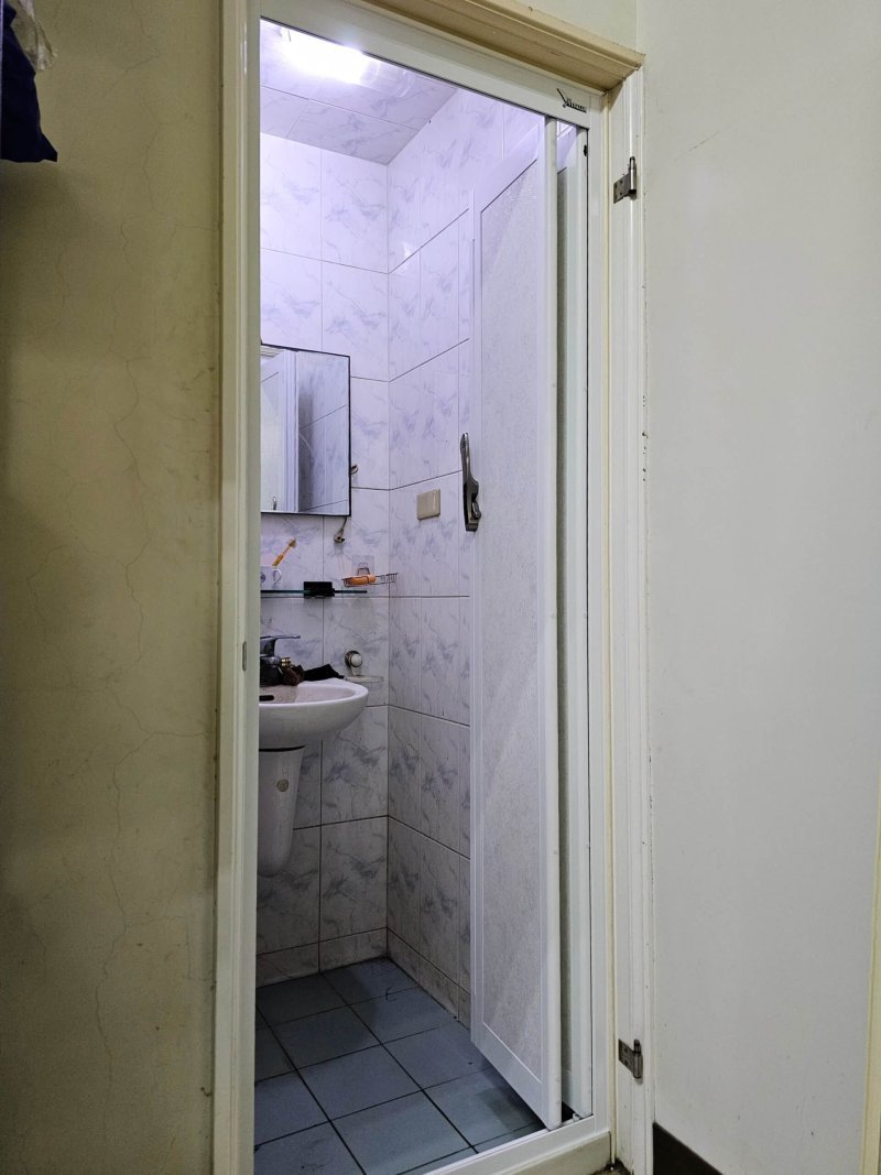 設計款折疊門 浴室門 設計款兩折門 鋁框二折門 安裝 台南安定文科里