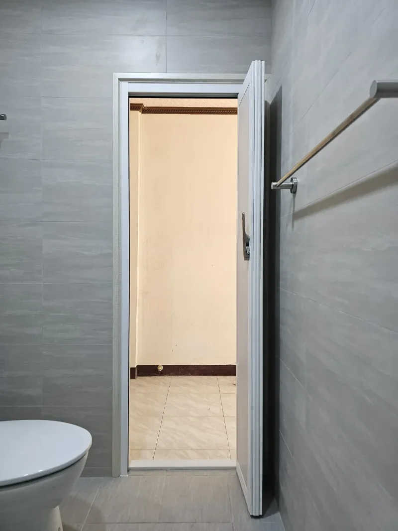 浴室入口折疊門安裝