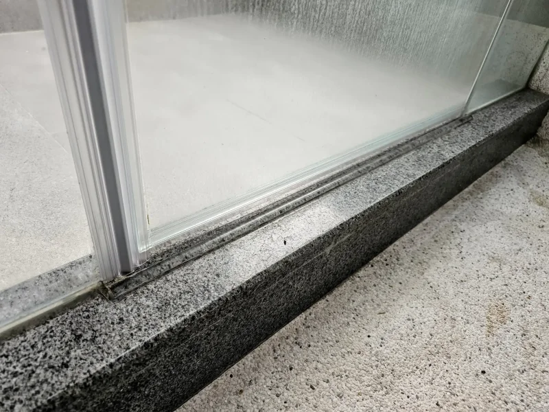 淋浴門止水條與地坪銜接