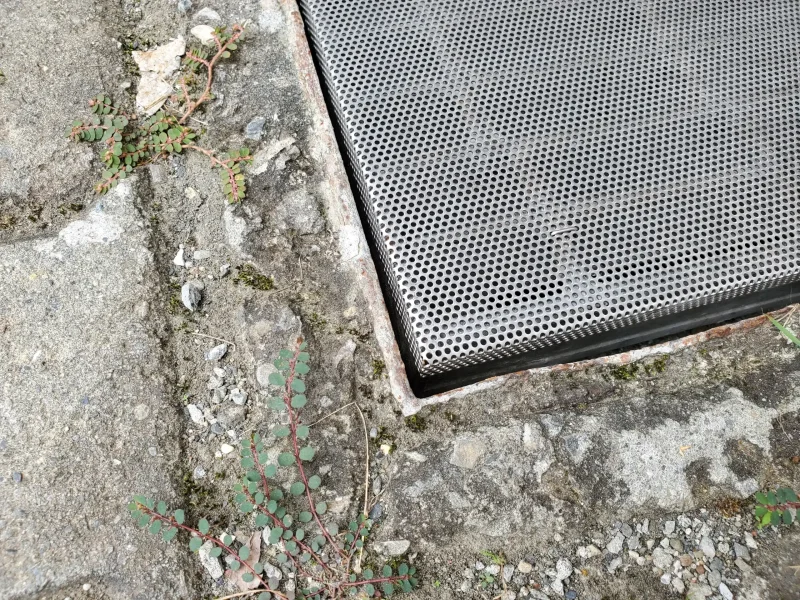 排水功能與防蚊兼具的不鏽鋼沖孔蓋網