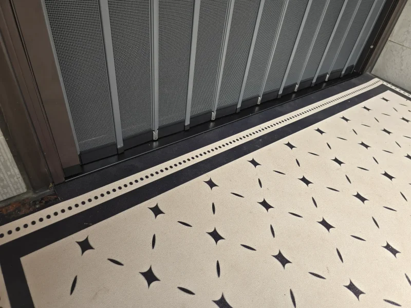 防護性強的金屬折疊紗門設計