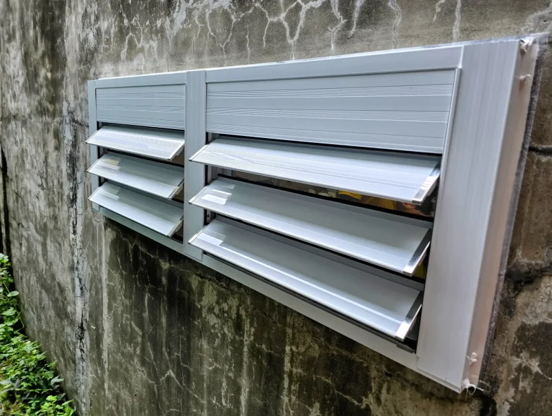 白色鋁合金百葉窗的清潔保養容易