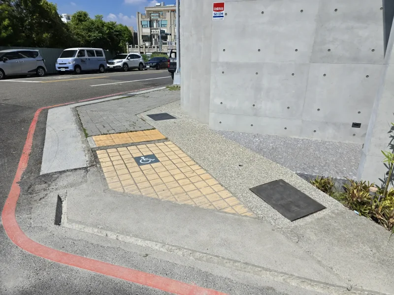 適用於各式道路鑄鐵排水蓋的 304 不鏽鋼防蚊網