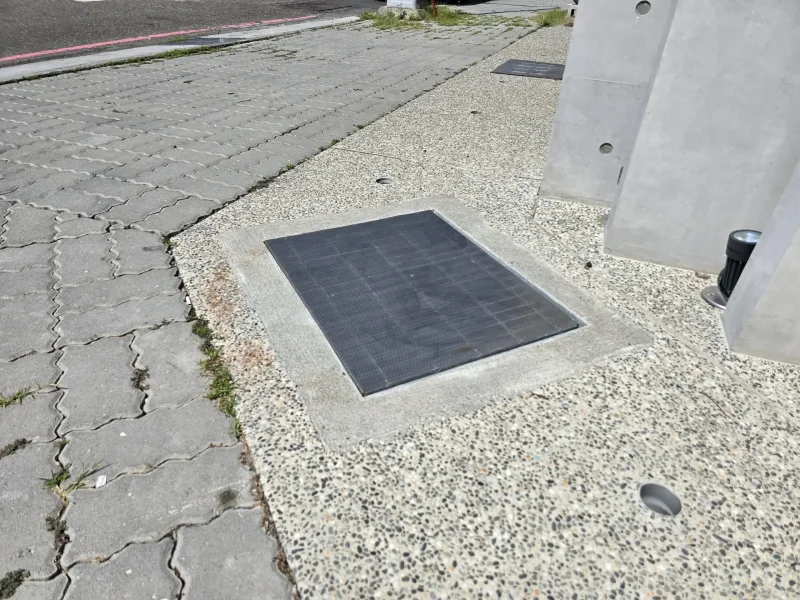 適用於庭院與人行道鑄鐵排水蓋的防蚊濾網