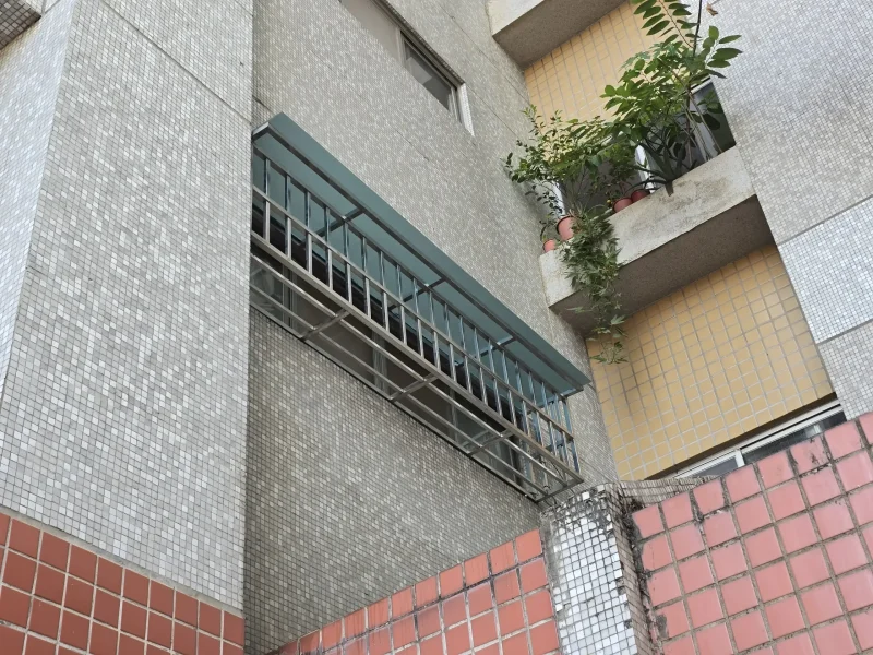 光影層次分明，展示新 PC板高透光性帶來的自然光影變化