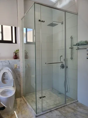 全新、晶瑩透亮的無框淋浴門止水條