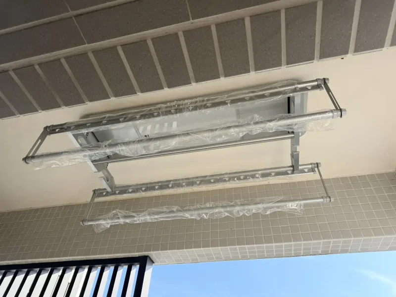 電動升降曬衣架收起靠近天花板