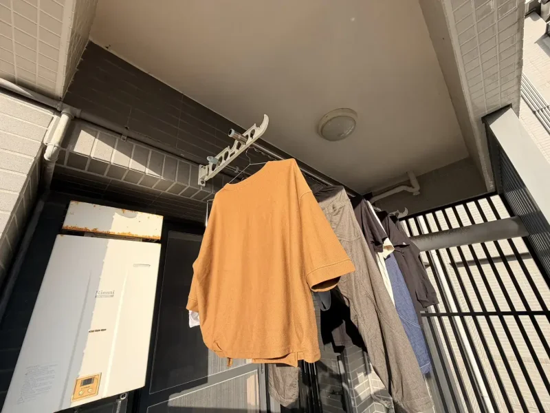 家事陽台原有的固定式壁掛曬衣架