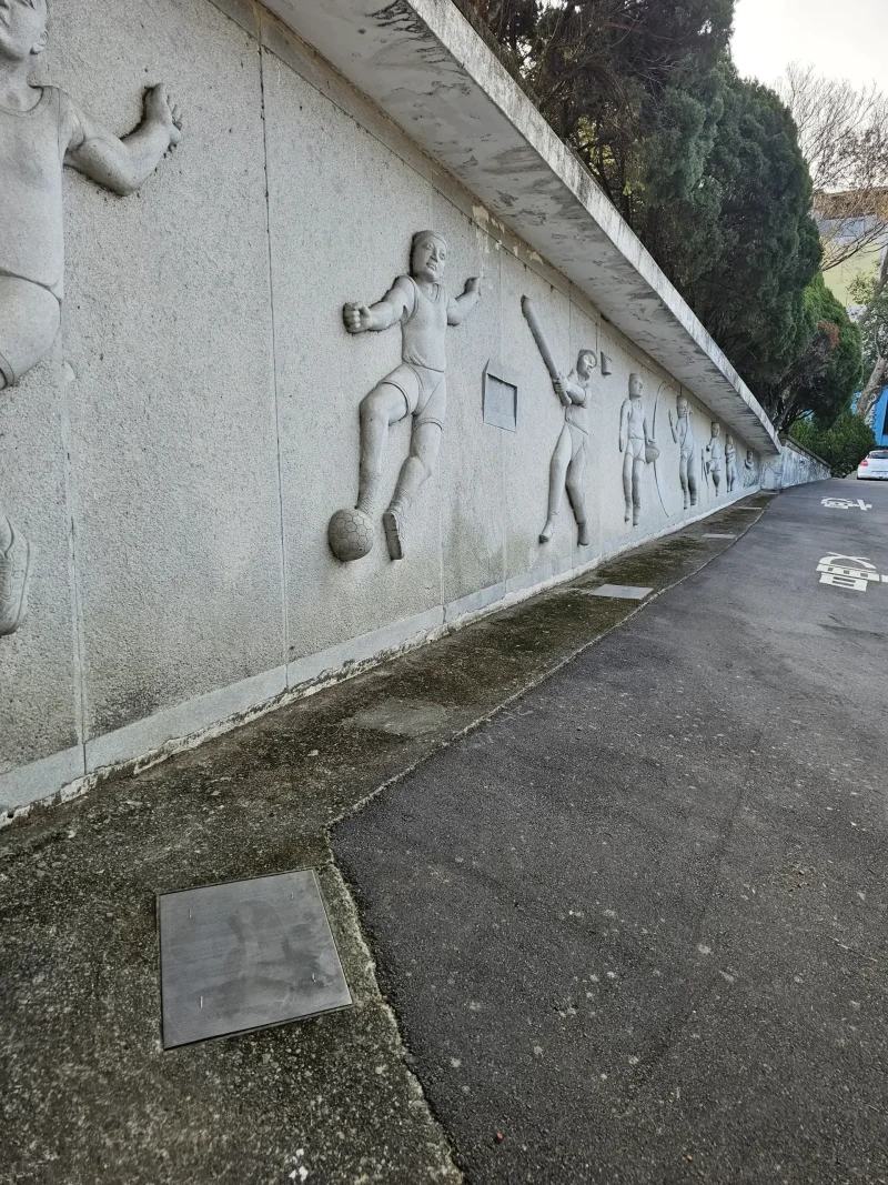 水溝蓋濾網屬不鏽鋼材質,在戶外環境下抗腐蝕、耐風雨