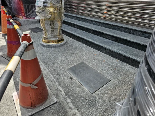 廟埕地坪與不鏽鋼排水蓋整合設計