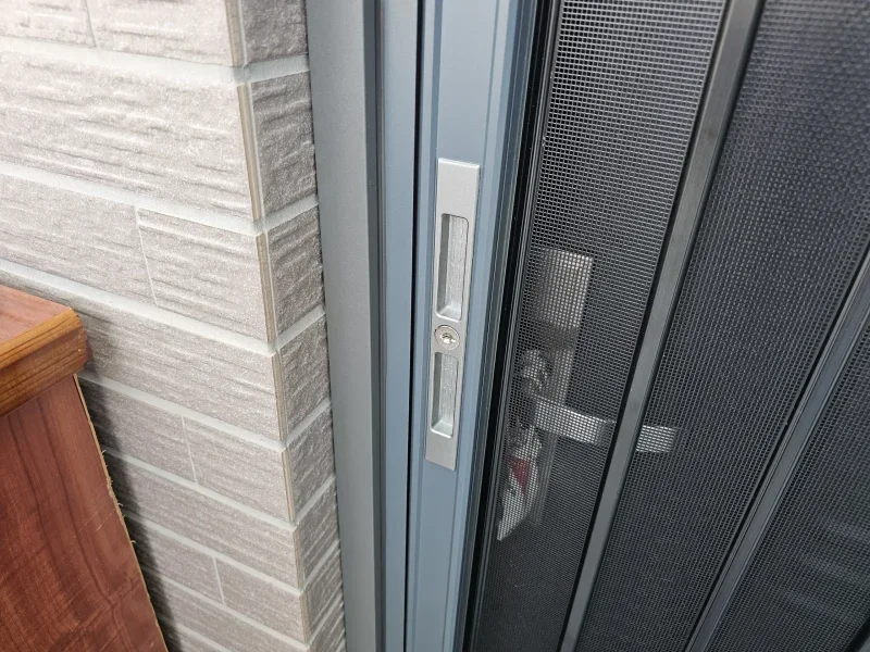 現代風住宅玄關紗門