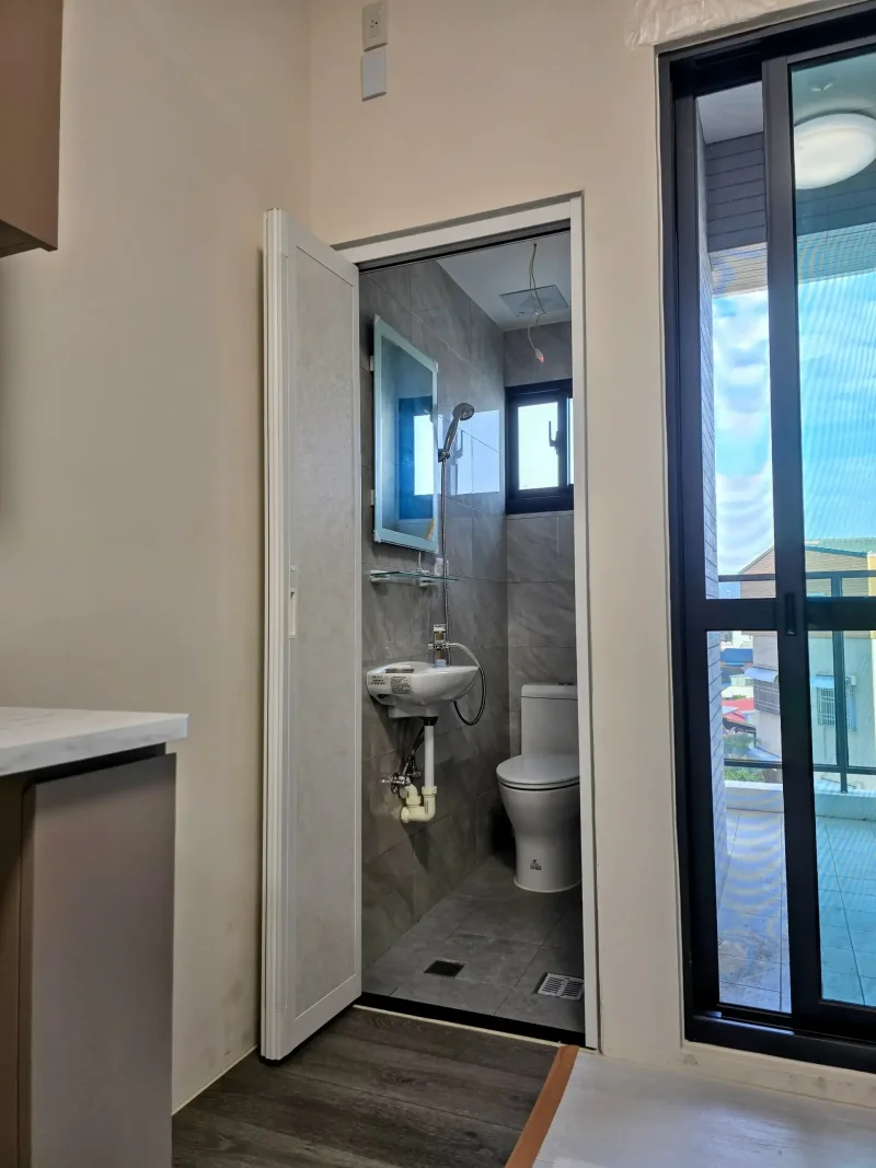 廁所折疊門收納後效果展示-小空間門的王者