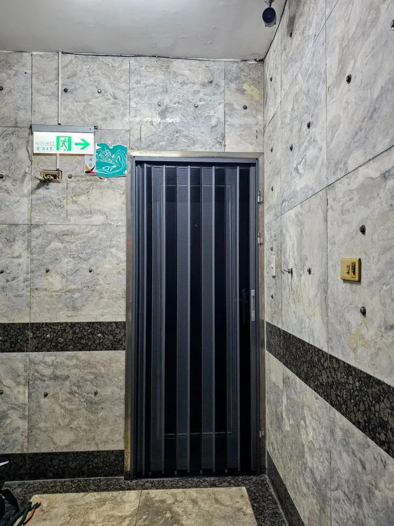 金屬折疊紗門社區安裝實例