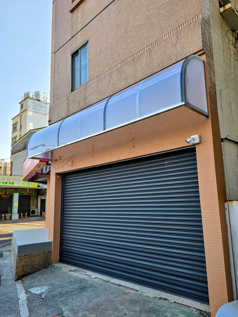 霧光透光板雨遮白天採光效果