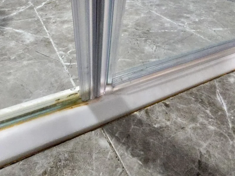 浴室淋浴門止水條密合細節