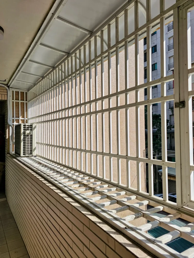 煥然一新的塑鋁板雨遮