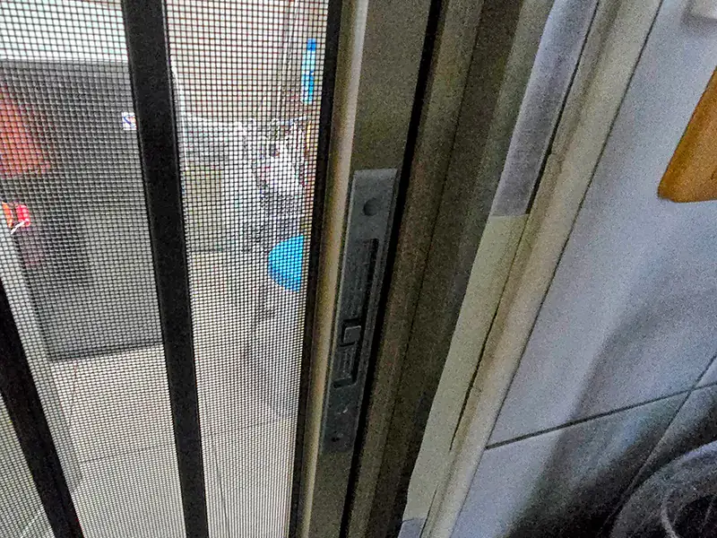 金屬紗門折疊設計細節