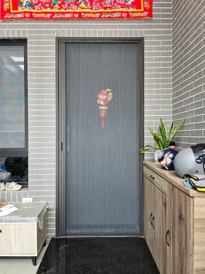 車庫玄關新紗門外觀