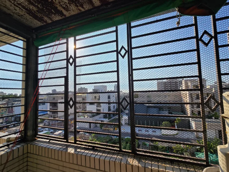 頂樓露臺採光罩下萬能網編織貓咪防墜施工完成實景