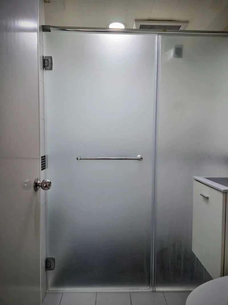 乾濕分離玻璃門止水膠條更新
