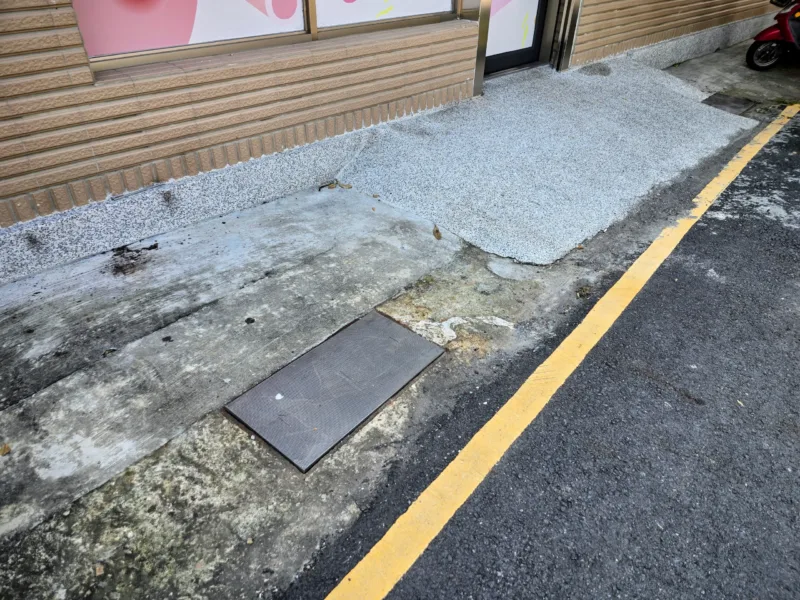 告別淤積與惡臭:好室科技微孔蓋阻隔大件垃圾入溝